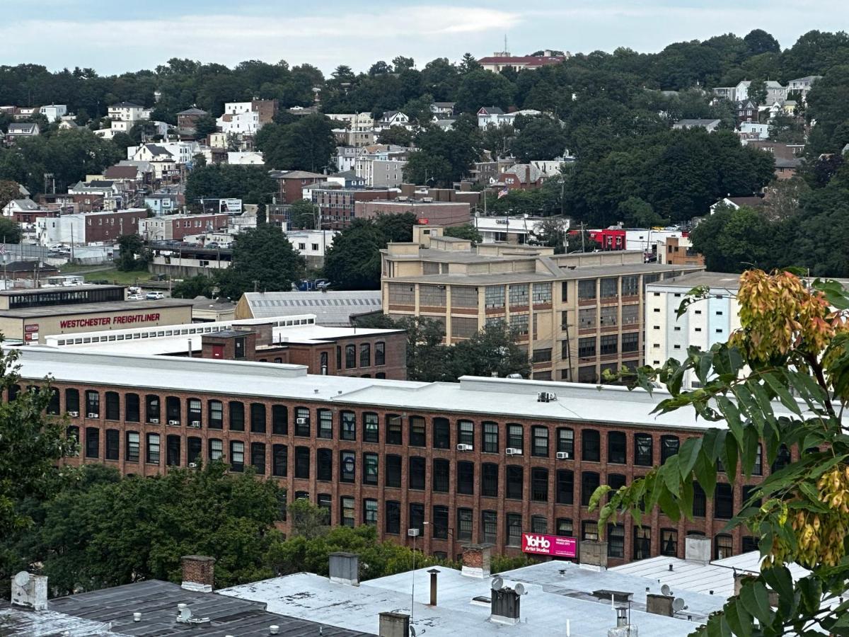 Hotel 4-A Diamond In Yonkers Esterno foto