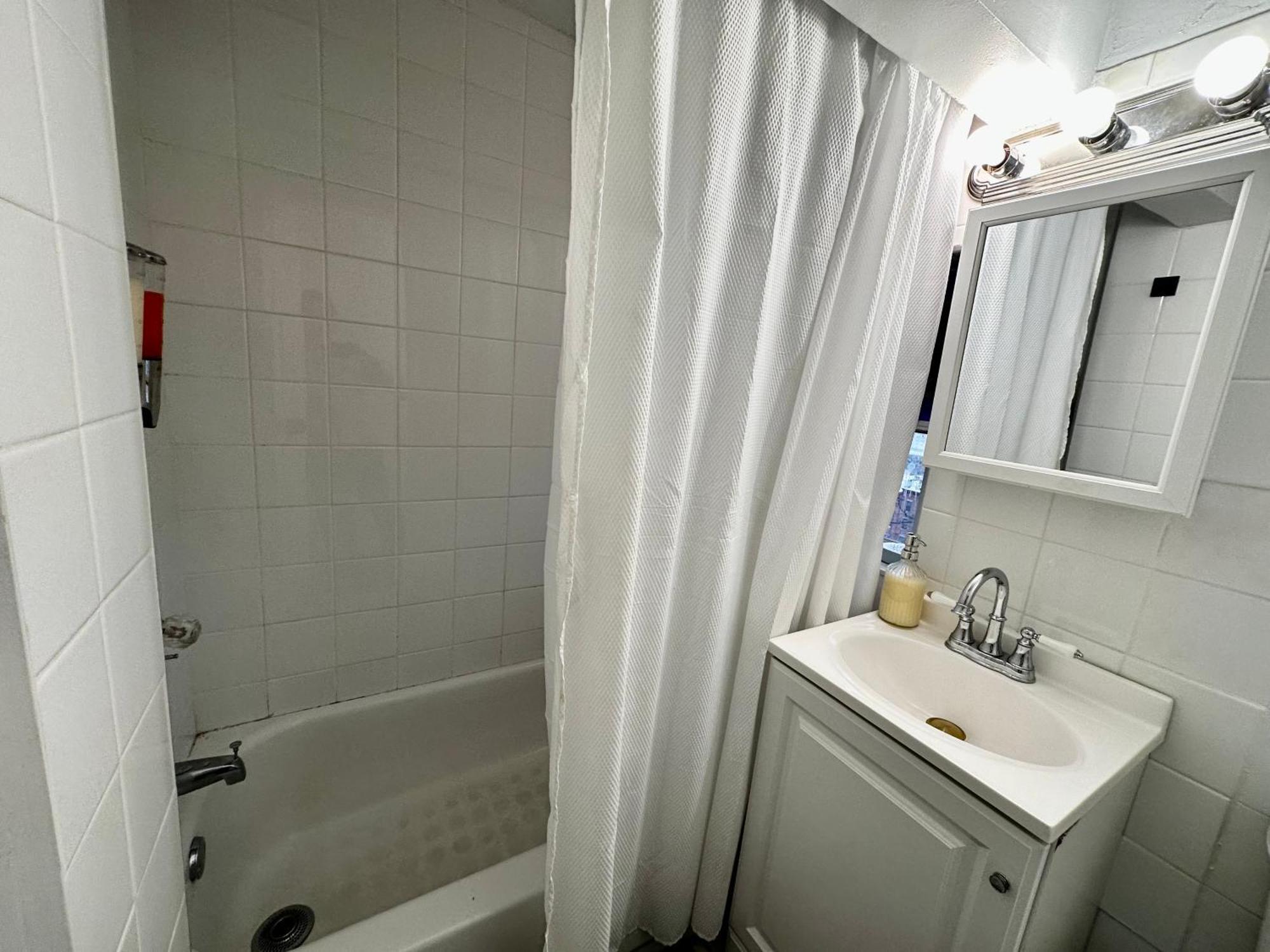Hotel 4-A Diamond In Yonkers Esterno foto